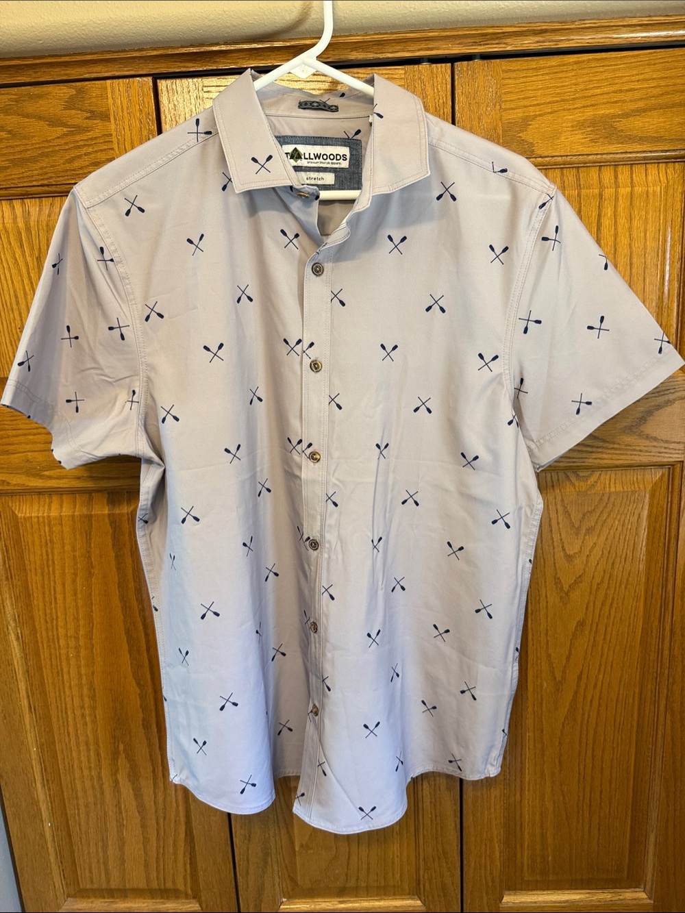 Tallwoods Button Down Short Sleeve Shirt. Paddle/Oar Pattern. Stretch. Size MED
